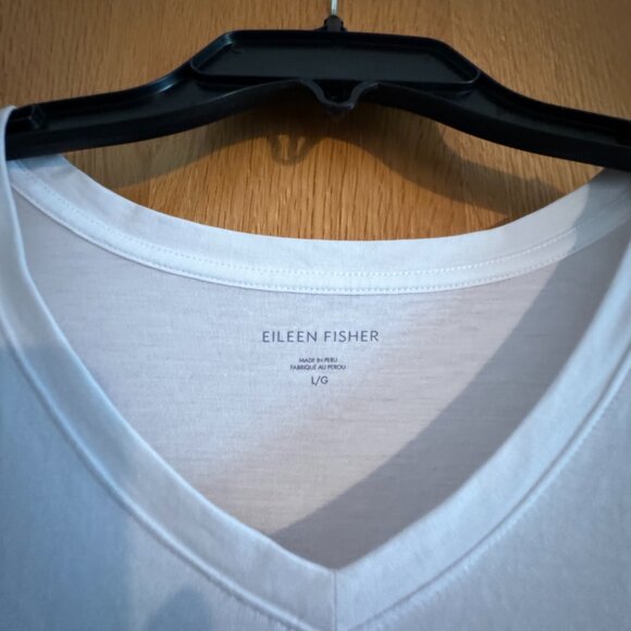 EILEEN FISHER EUC WHITE VNECK TSHIRT - Picture 2 of 4